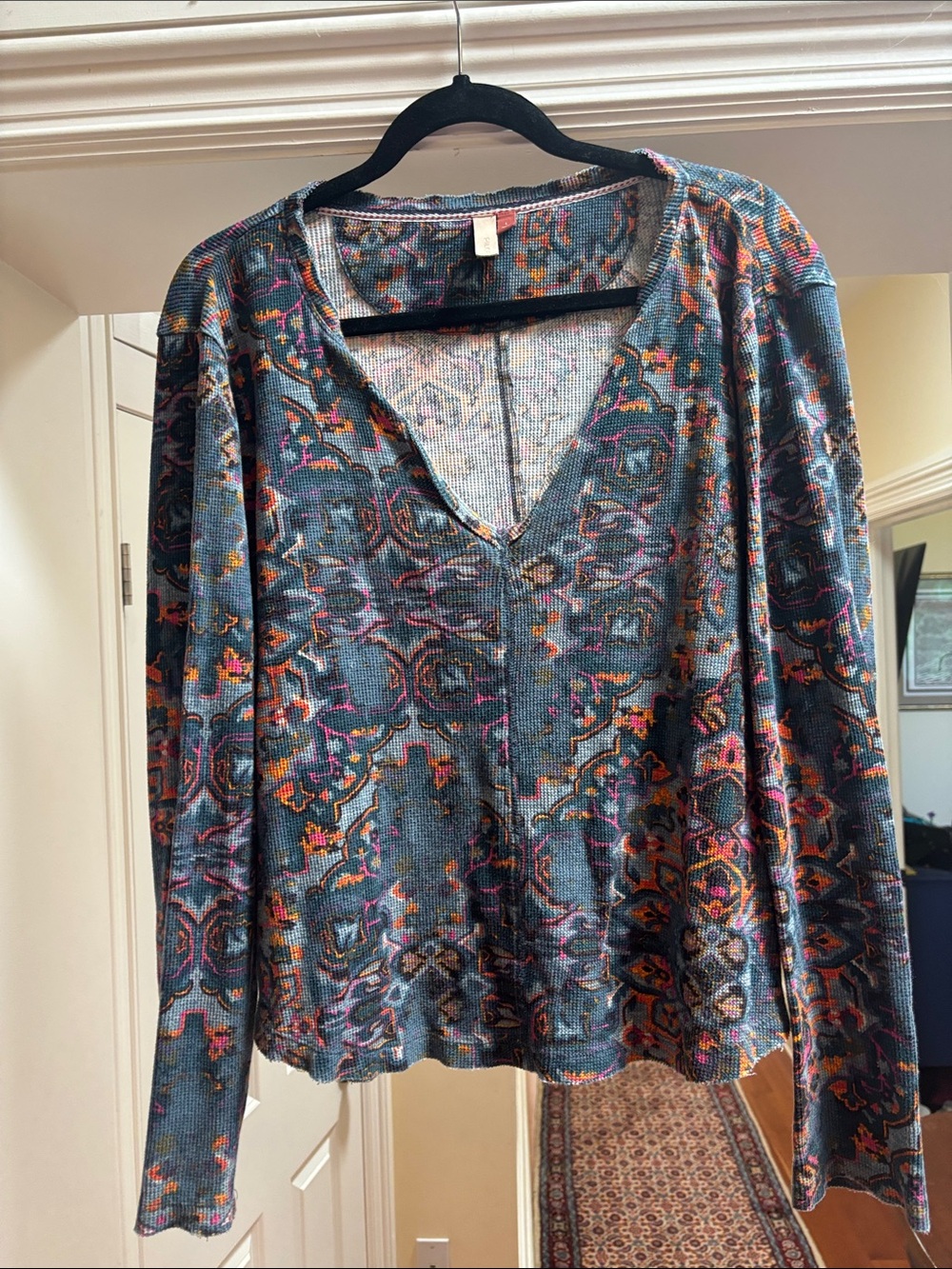 V-Neck Long Sleeve Thermal Top in Teal Multicolor Pattern